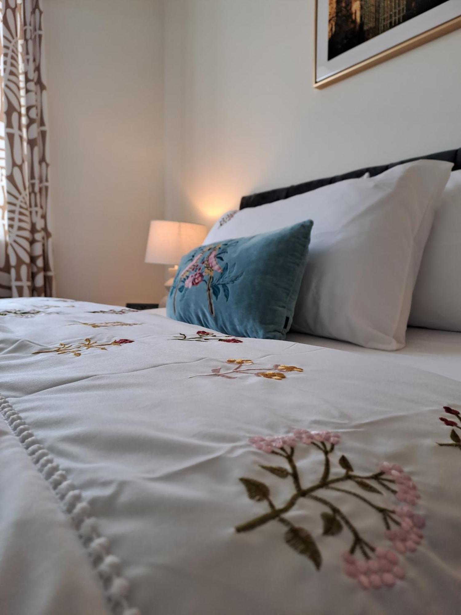 Cozy Bedroom In Lucan, Дублін Екстер'єр фото